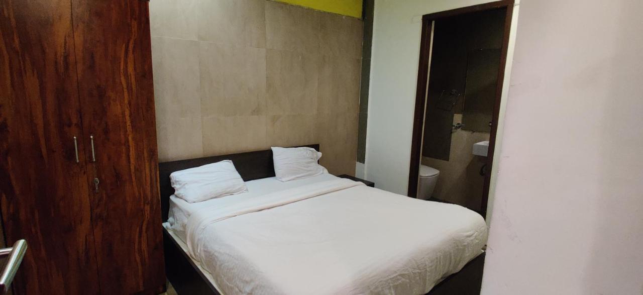 Aarju Luxurious Wave Apartment กาลังกูติ ภายนอก รูปภาพ