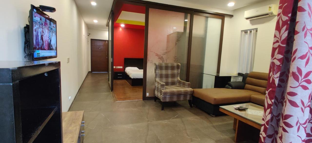 Aarju Luxurious Wave Apartment กาลังกูติ ภายนอก รูปภาพ