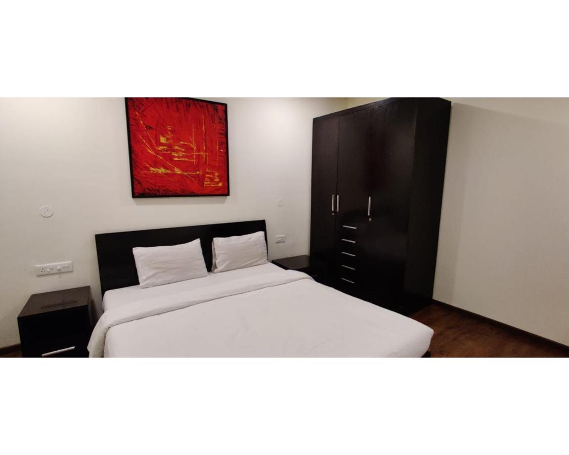 Aarju Luxurious Wave Apartment กาลังกูติ ภายนอก รูปภาพ