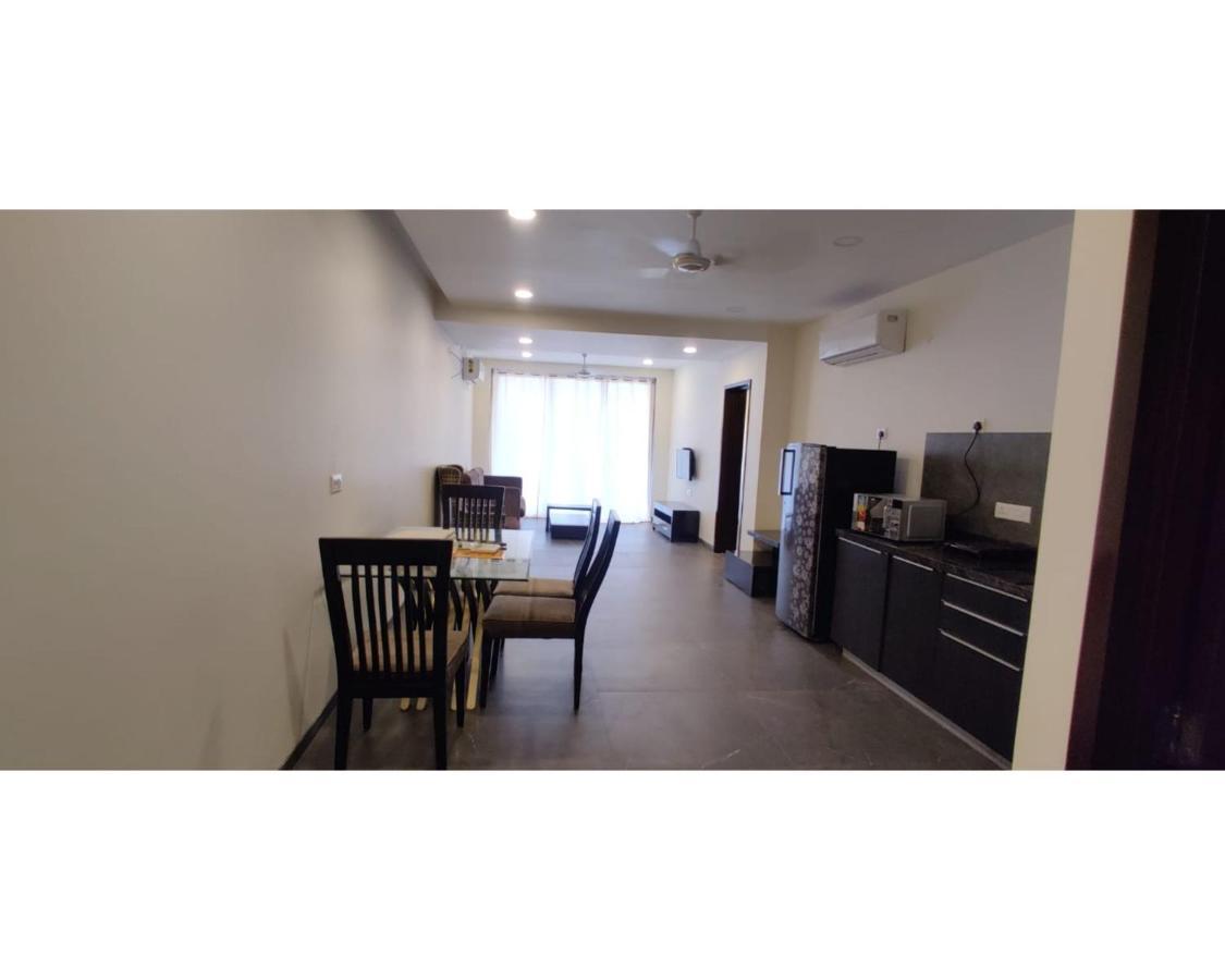 Aarju Luxurious Wave Apartment กาลังกูติ ภายนอก รูปภาพ