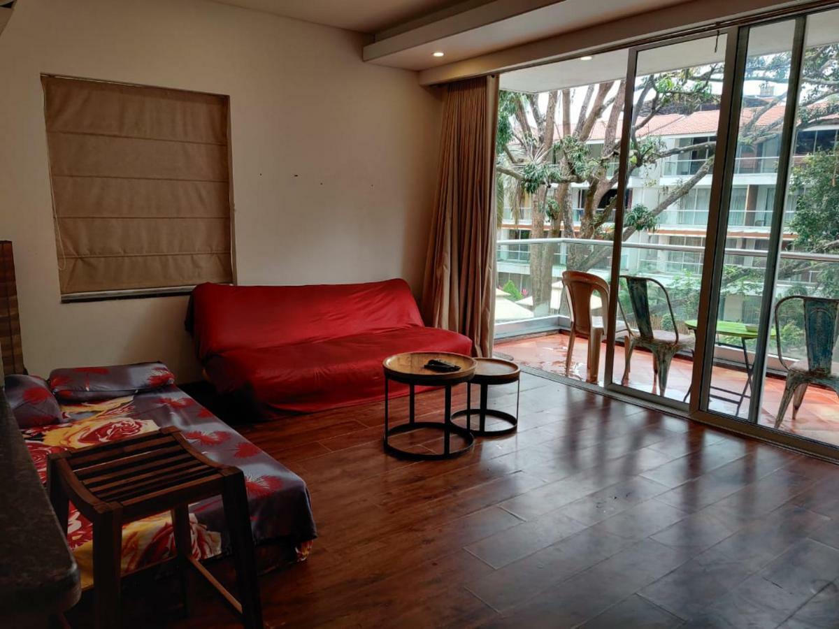 Aarju Luxurious Wave Apartment กาลังกูติ ภายนอก รูปภาพ